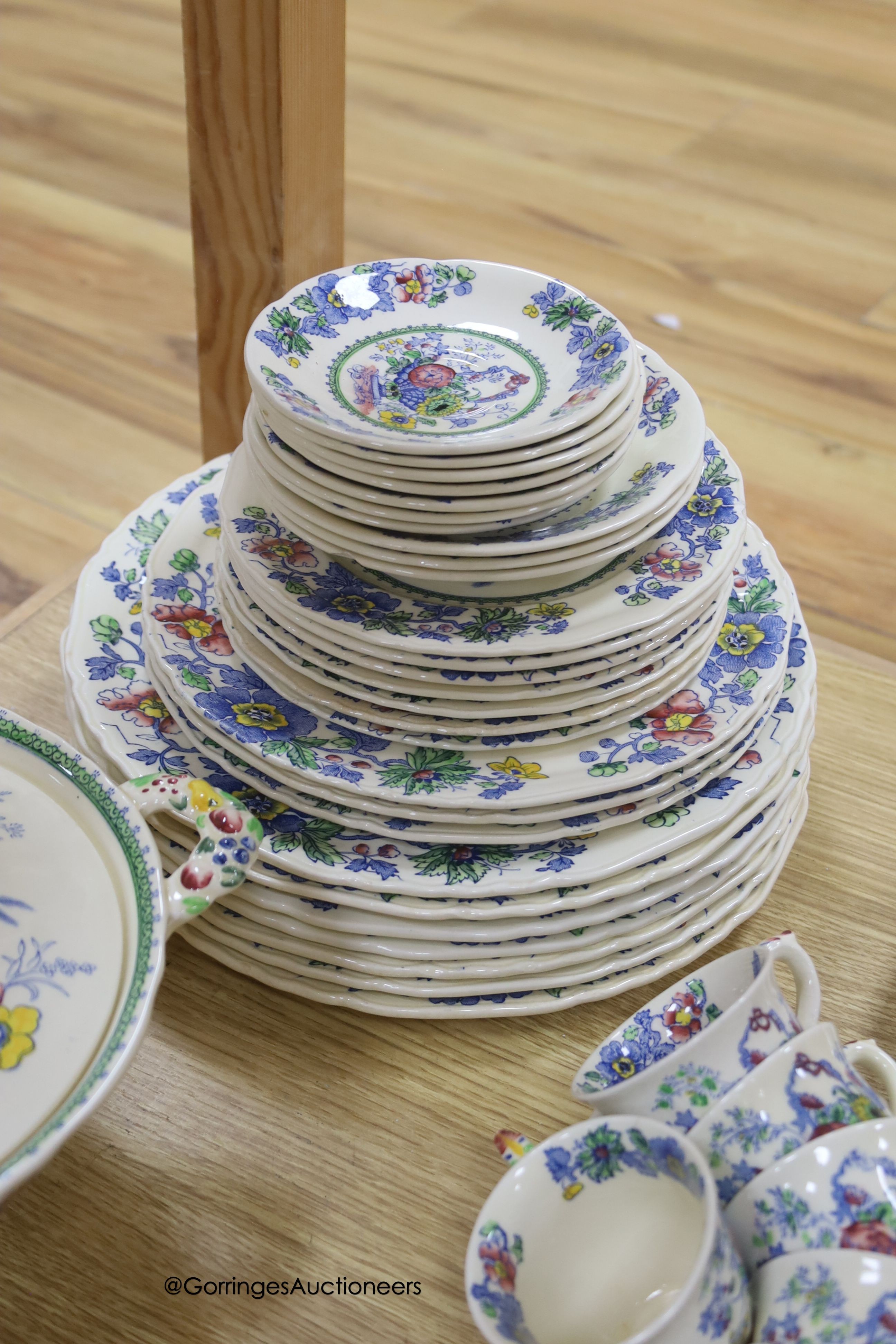 A Masons part dinner service and Worcester Evesham pieces